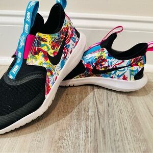 Nike Flexrunner Youth Sneakers with Modern Athletic Design